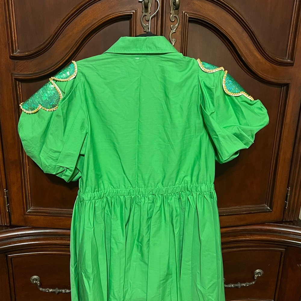 QUEEN OF SPARKLES Green Button-Front Dress with Sequin Shamrock Shoulder Accents - Picture 3 of 9